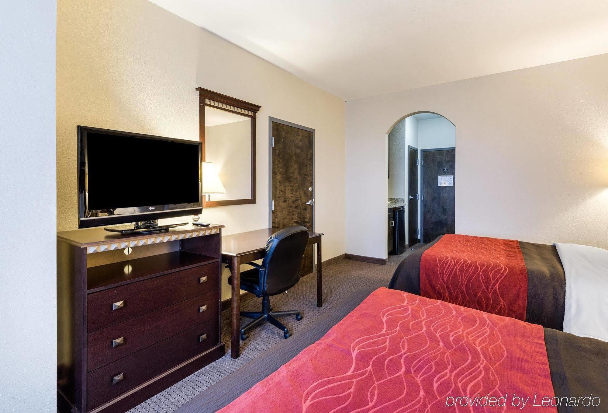 Comfort Inn & Suites Уинни Экстерьер фото